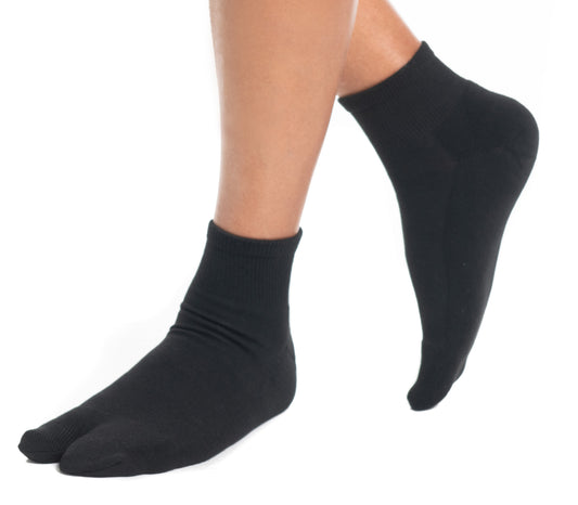 Black V-Toe athletic split-toe tabi mini-crew socks