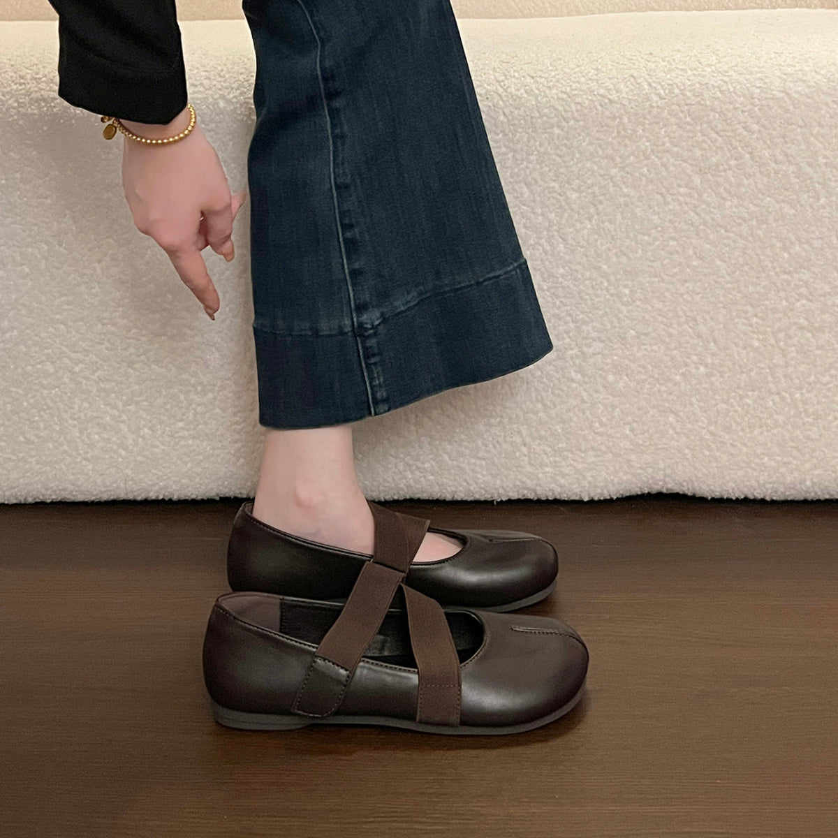 Women’s Crisscross-Strap Split-Toe Mary Jane Flats