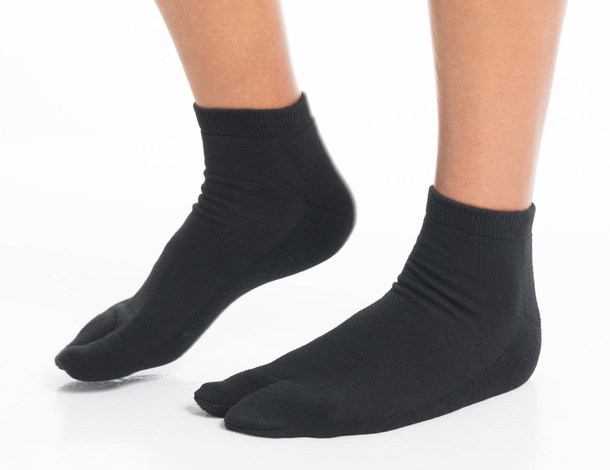 Black V-Toe split-toe tabi ankle socks