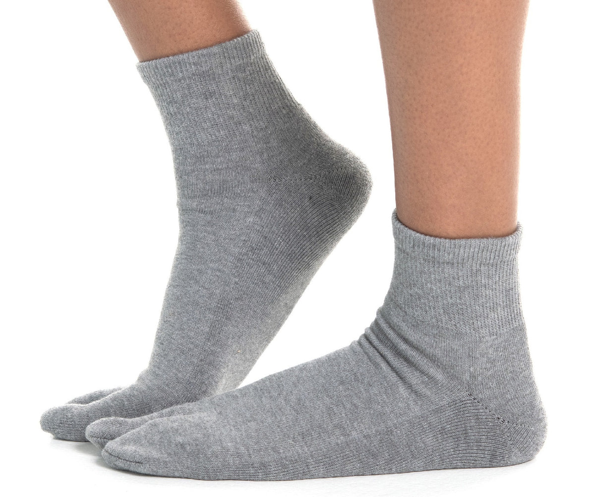 Close-up of grey V-Toe athletic split-toe tabi mini-crew socks worn on the feet