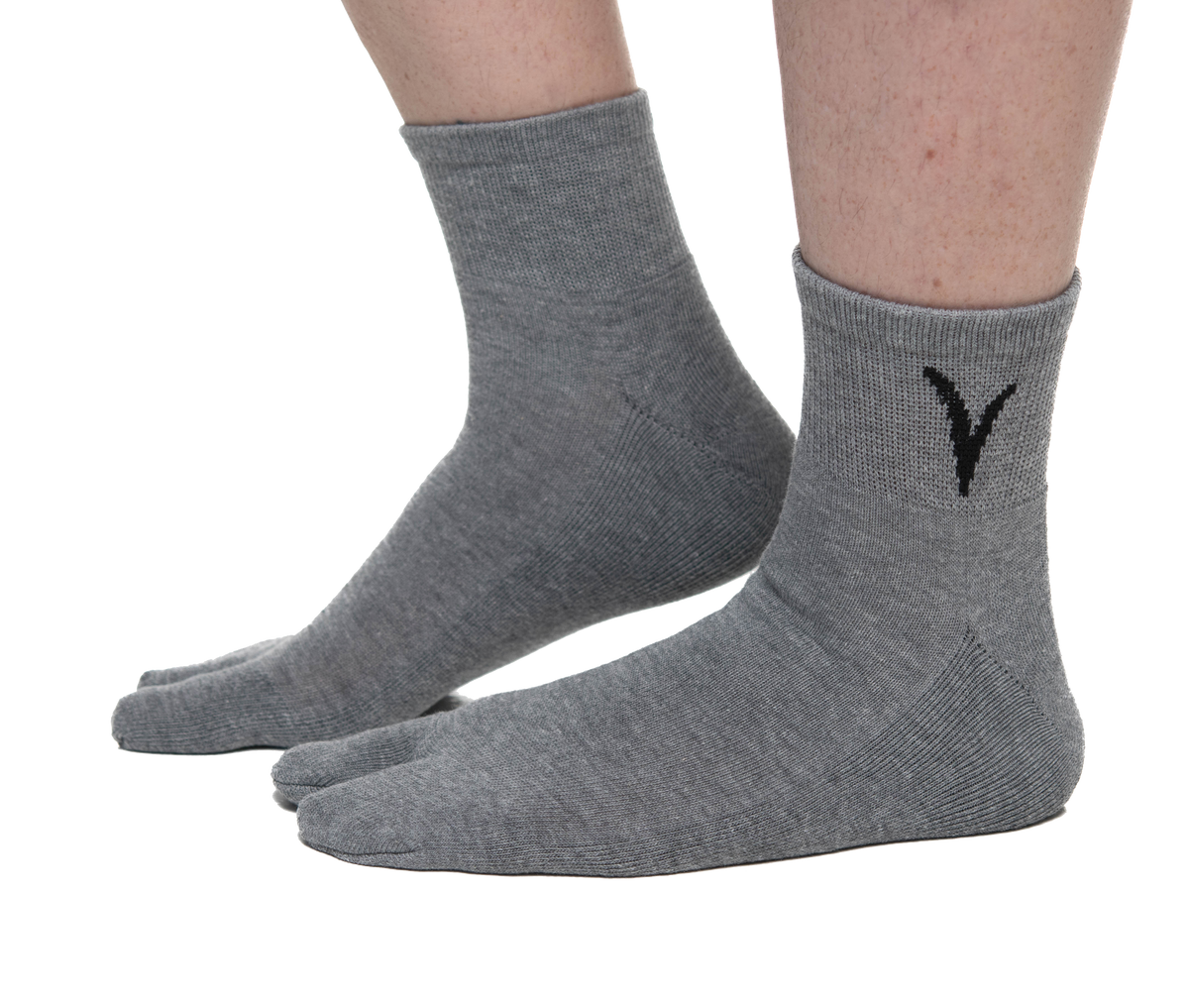 Grey V-Toe athletic split-toe tabi mini-crew socks