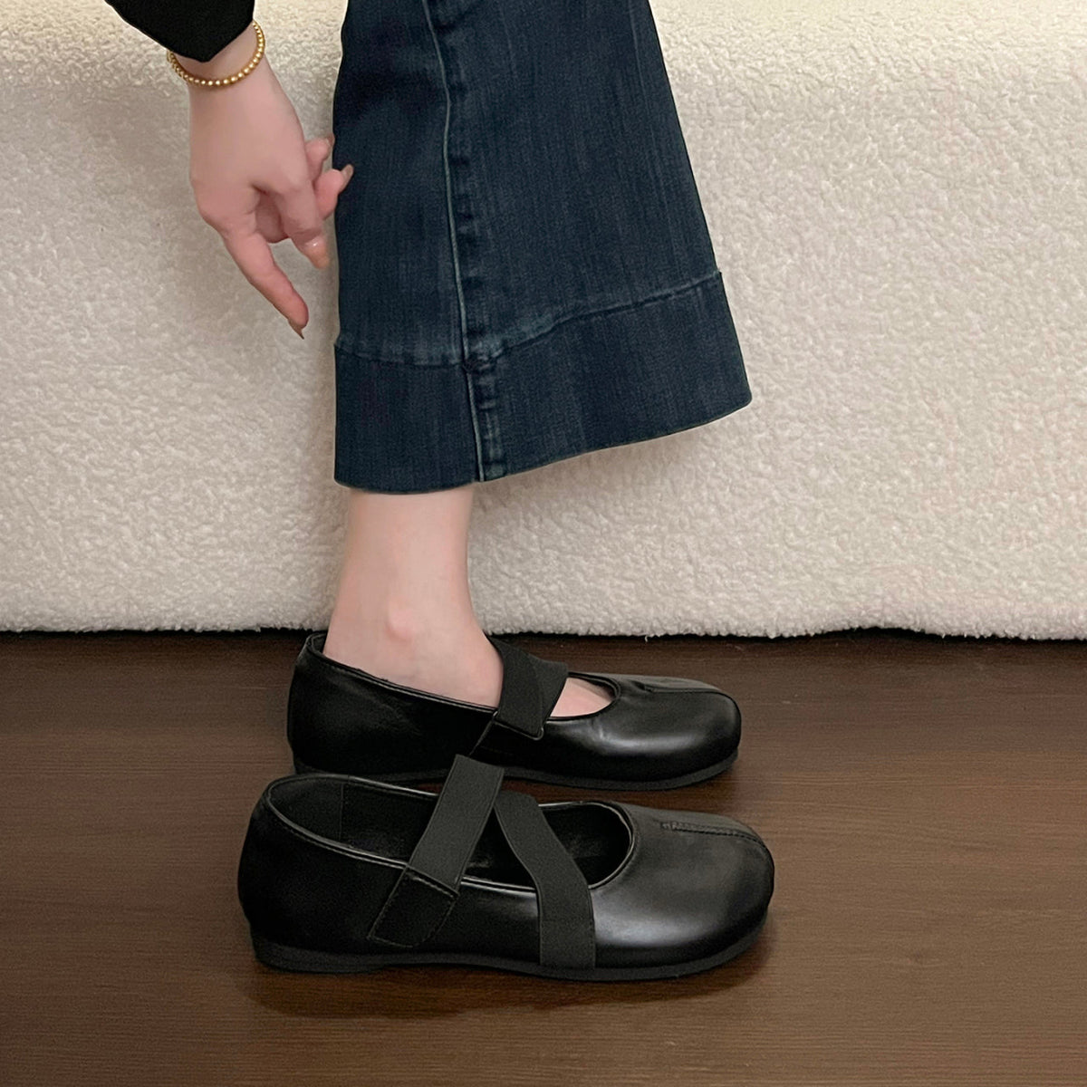 Women’s Crisscross-Strap Split-Toe Mary Jane Flats